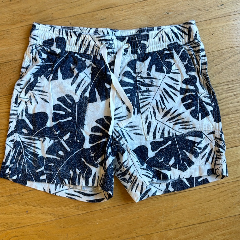 White and Blue, tropical Print, Nautica Shorts, women’s size Small, never worn